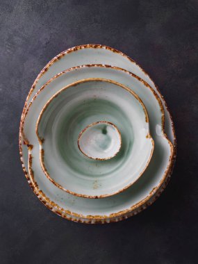 Modern sofra tabak siyah masada kümesi.