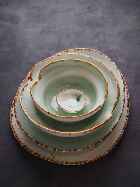 Modern sofra tabak siyah masada kümesi.