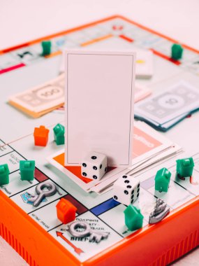 Dices ve alan ile klasik iş tekel tahta oyunu