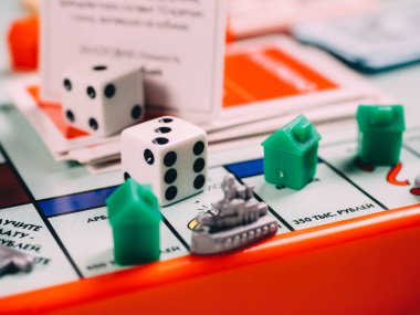 Dices ve alan ile klasik iş tekel tahta oyunu