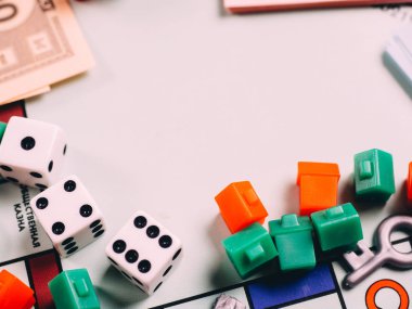 Dices ve alan ile klasik iş tekel tahta oyunu