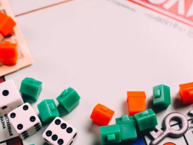 Dices ve alan ile klasik iş tekel tahta oyunu