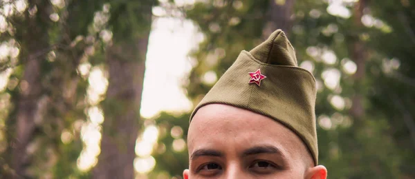 View of man in soviet war uniform in forest. Victory day reenactment — Stock Photo, Image