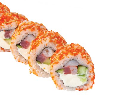 Pirinç balık peyniri ile Japon çiğ klasik suşi rulo. Izole