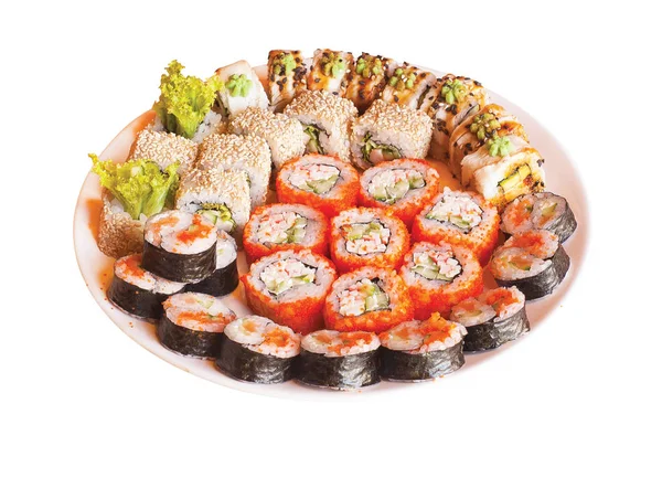 Zestaw japońskich rolek sushi na talerzu. Izolowane — Zdjęcie stockowe