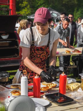 Kazan, Rusya - 11 Mayıs 2019. Gorkinskoye-Ometyevsk ormanında 