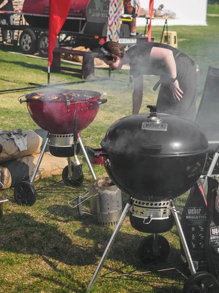 Kazań, Rosja-11 maja 2019. Festiwal grilla "Grill-Fest" w lesie Gorkinskoye-Ometyevsk — Zdjęcie stockowe