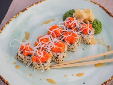 Restoran masada zencefil wasabi ile Sushi rulo