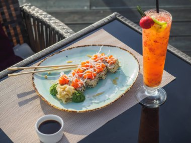 Restoran masada zencefil wasabi ile Sushi rulo