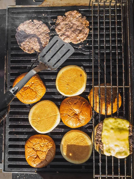 Cooking burgers with beef meat in grill bbq street festival — Stock Photo, Image