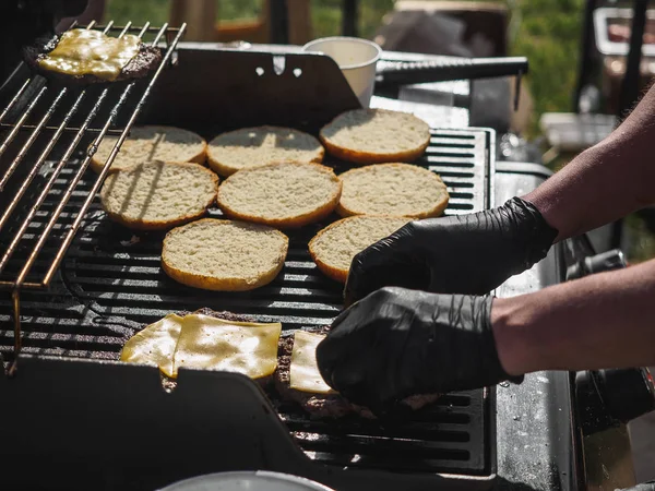 Cooking burgers with beef meat in grill bbq street festival — Stock Photo, Image