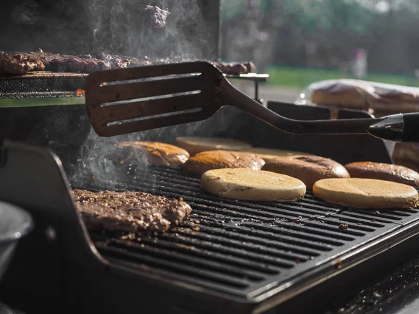 Cooking burgers with beef meat in grill bbq street festival — Stock Photo, Image