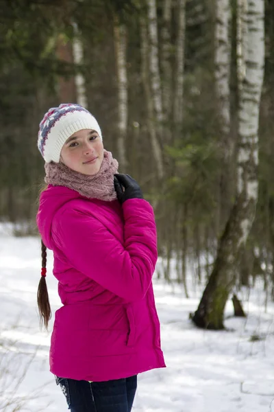 Portrait of a girl in the winter forest — Stock Photo, Image