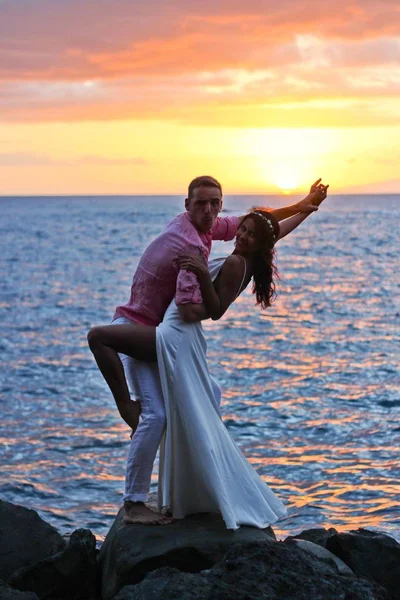 Sadece evli çift sahilde