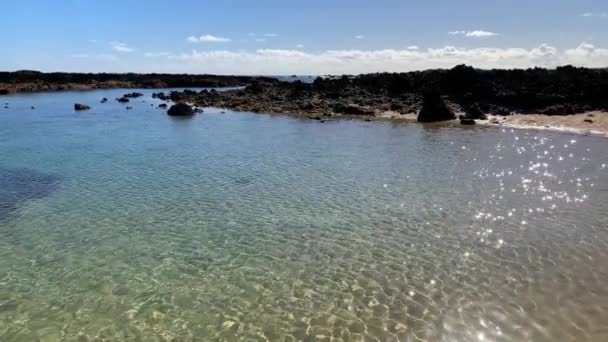 Marea Alta Lanzarote Island Playa Orzola Brillo Agua Increíble — Vídeo de stock