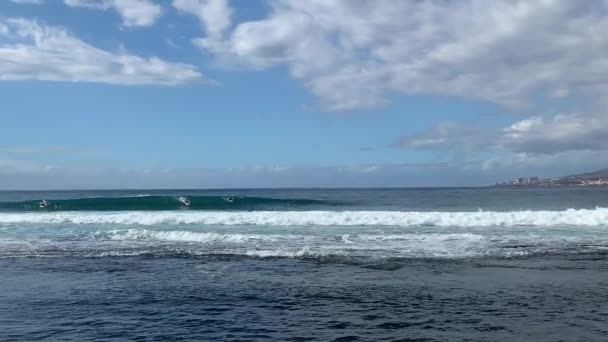 Místo Surfování Pláži Las Amerik Tenerife Kanárské Ostrovy — Stock video