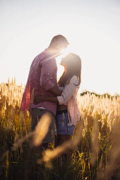 Schöne Paar Sind Glücklich Echte Emotionen Bei Der Jungen Familie — Stockfoto