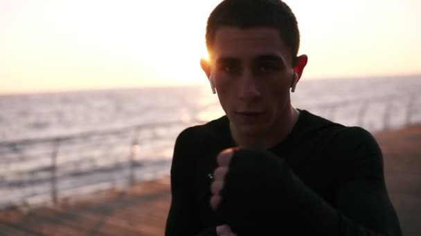 Önden Görünümü Ise Eğitim Siyah Gömlekli Erkek Boxer Sabahın Erken — Stok video