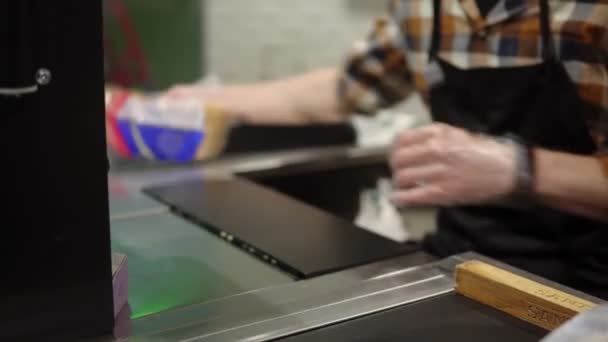 At the Supermarket: Checkout counter hands of the cashier scans groceries. Modern shopping mall with friendly staff, small lines. Close up — Stock Video