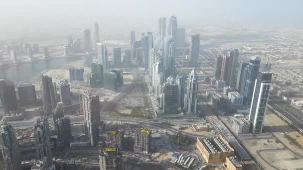 Aerial Visa Dubai city skyskrapor en modern storstad arkitektoniska underverk, Dubai, Förenade Arabemiraten — Stockvideo