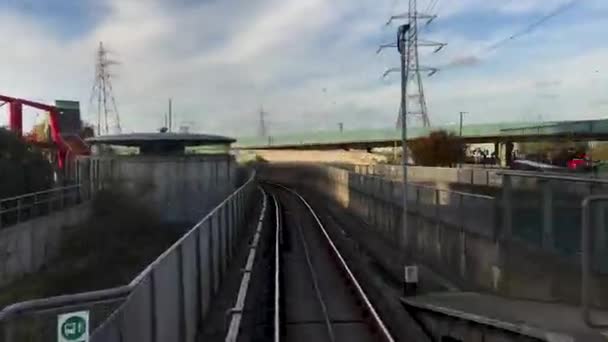 Timelapse de uma viagem de trem de um dia da Docklands Light Railway DLR por Canary Wharf . — Vídeo de Stock