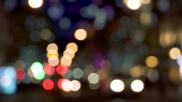 Blurred Christmas lights, red buses and black cabs on busy Oxford Street. — Stock Video