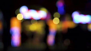 Gece şehir trafik sokak ışıkları odak arka plan