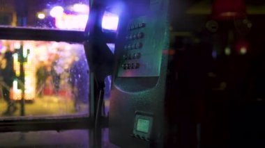 Londra kırmızı telefon kulübesi gece sokak aydınlatma
