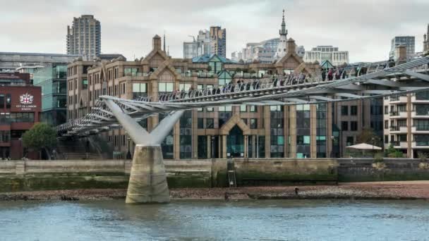 Daytime London famous millennium footbridge people walking uk — стоковое видео