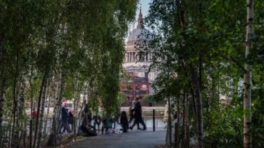 Gündüz Londra insanlar yürüyen, St. Paul Katedrali, huş ağacı Sokağı.