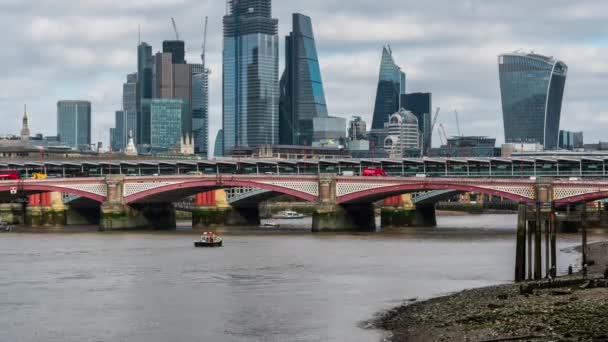 Ημέρα πόλη ουρανοξύστες blackfriars γέφυρα του Λονδίνου πανοραμική προβολή Ηνωμένο Βασίλειο — Αρχείο Βίντεο