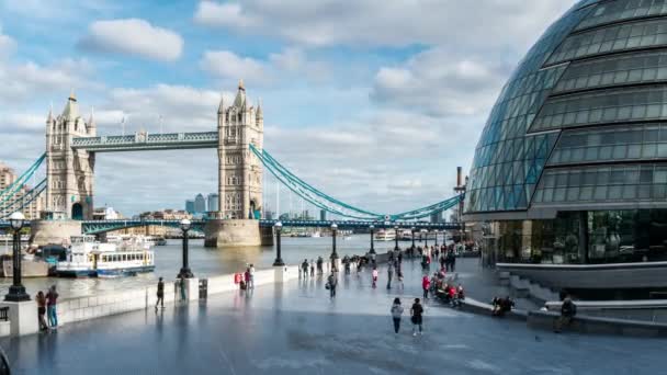 Dag tijd London Tower Bridge, City Hall Time lapse — Stockvideo