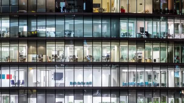 Di notte Close up Visualizza ufficio Windows Business Center Londra City IT Time lapse — Video Stock