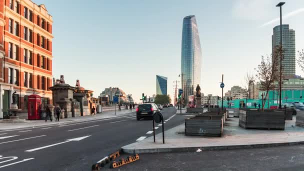 Coches de tráfico en el Blackfriars Bridge, Time-Lapse, Londres, Reino Unido — Vídeos de Stock