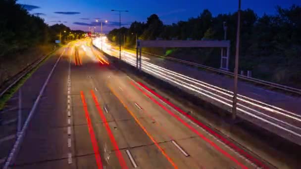 Bil lampor i rusnings tid på en motorväg korsning, trafik Timelapse — Stockvideo