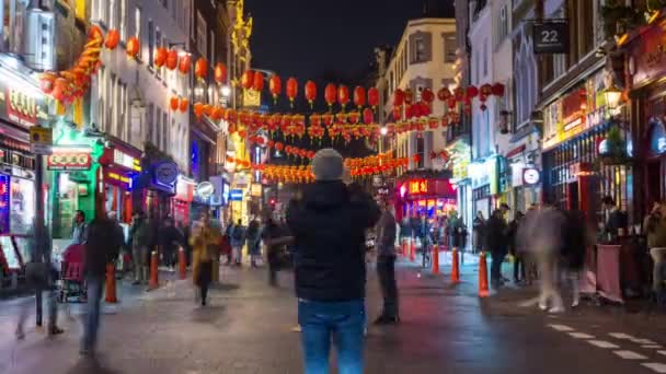 Chinatown, Wardour street con colorate lanterne rosse cinesi, time lapse, Soho, Londra, Regno Unito . — Video Stock