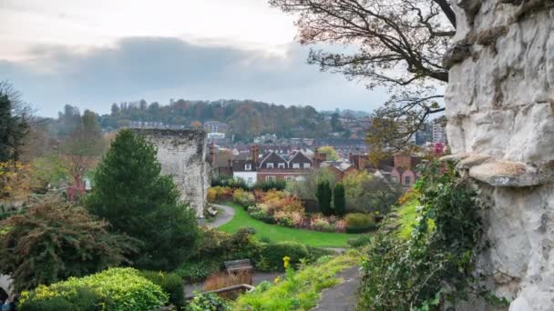 Vista do topo do Castelo de Guildford, Time lapse, Guildford Surrey Inglaterra Reino Unido — Vídeo de Stock