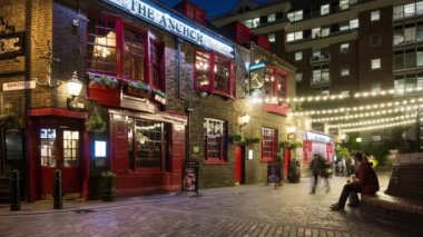 Southwark Londra Borough ünlü Anchor Bankside pub gece atlamalı. Londra, İngiltere.