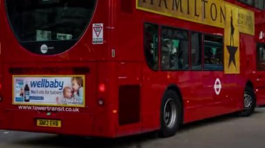 Oxford Street Oxford Circus metro istasyonu yakınında yoğun bir kavşakta yayalar, Londra İngiltere İngiltere, Time lapse