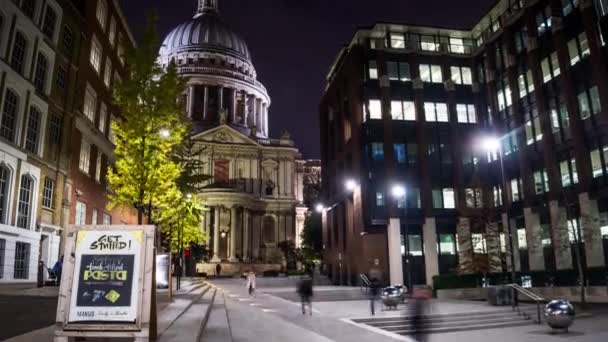 Illuminazione notturna Cattedrale di St. Paul vista da Sermon Lane, time lapse. Londra, Inghilterra — Video Stock