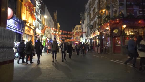 Chinatown en Londres con decoraciones de calle en la noche, Londres, Reino Unido — Vídeos de Stock