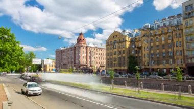 Karpovka Nehri'nin dolgusu ve Saint-Petersburg'daki Petropavlovskiy Köprüsü, Rusya.