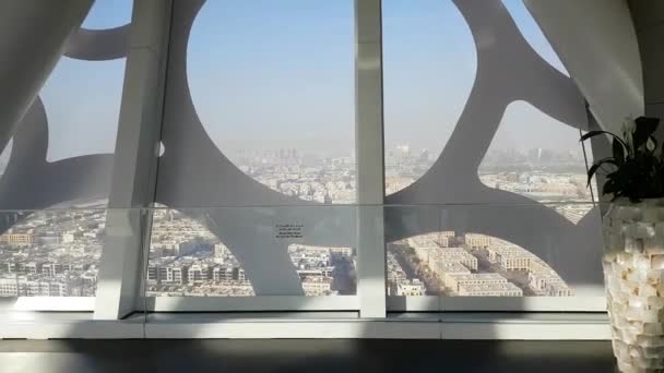 Kilátás az óvárosra a tetején a Dubai Golden frame a Zabeel Park. Dubai, Egyesült Arab Emírségek — Stock videók