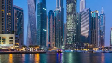 günbatımı kadar gece ışık dubai marina ünlü panorama 4 k zaman sukut Birleşik Arap Emirlikleri