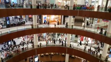Dubai Alışveriş Merkezi'nin içinde, Center Hall. Dubai, Birleşik Arap Emirlikleri