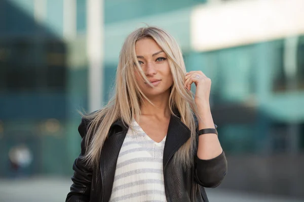 Concept Street Fashion Young Beautiful Model City Beautiful Blond Woman — Stock Photo, Image