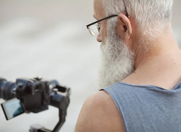 Äldre Man Med Kameran Staden — Stockfoto