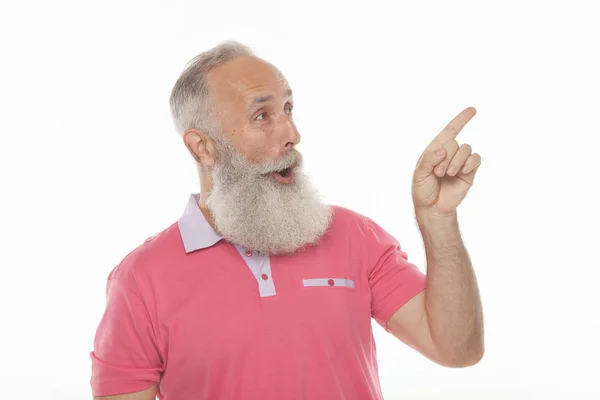 Porträtt Leende Bearded Man Pekar Finger Bort Isolerade Vit Bakgrund — Stockfoto