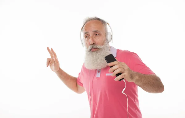 Apreciar Som Música Estúdio Retrato Homem Sênior Bonito Com Barba — Fotografia de Stock