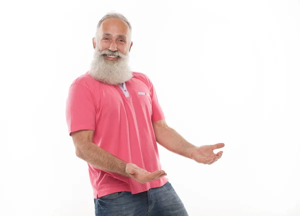 Feliz Sorridente Homem Barbudo Sênior Segurando Algo Imaginário Mão — Fotografia de Stock